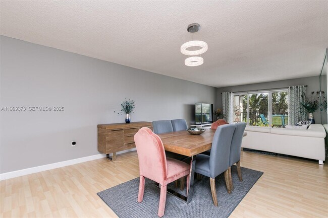 Building Photo - 4020 Crystal Lake Dr