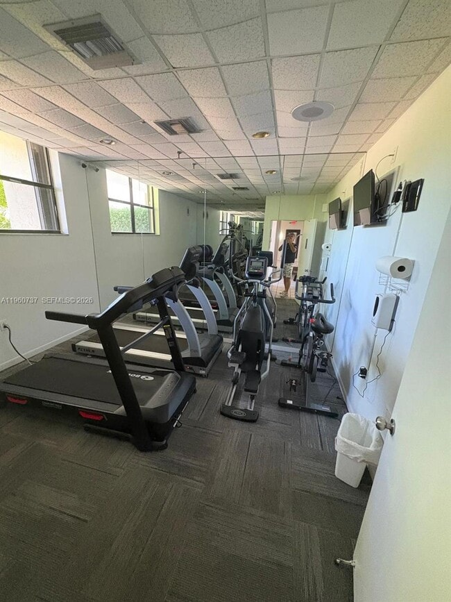 Building Photo - 900 NE 195th St