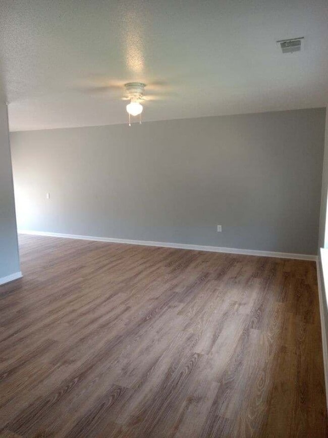 Building Photo - Pirate Cove Apartments 9-16