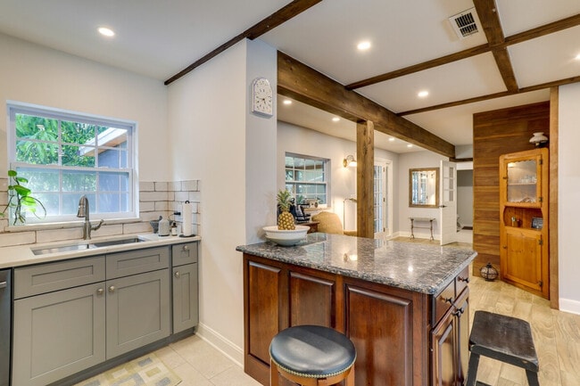 Building Photo - 12 S Arcturas Ave