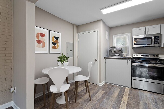 Building Photo - Renovated 2BR/1BA Apts Near Downtown Ralei...