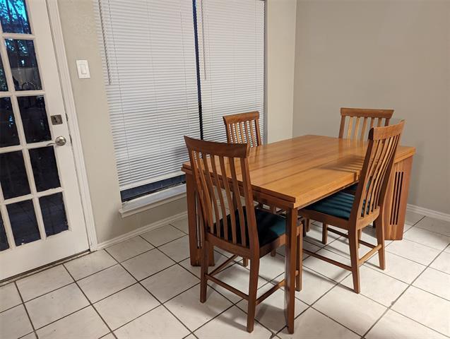 Building Photo - 7522 Holly Hill Dr