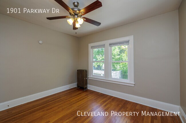 Building Photo - Updated Cleveland Hts. Colonial