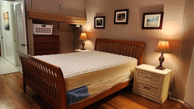 Building Photo - Fully-Furnished One Bedroom in Waikiki