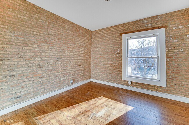 Building Photo - Amazing Woodlawn 3 Bedroom Apartment With ...