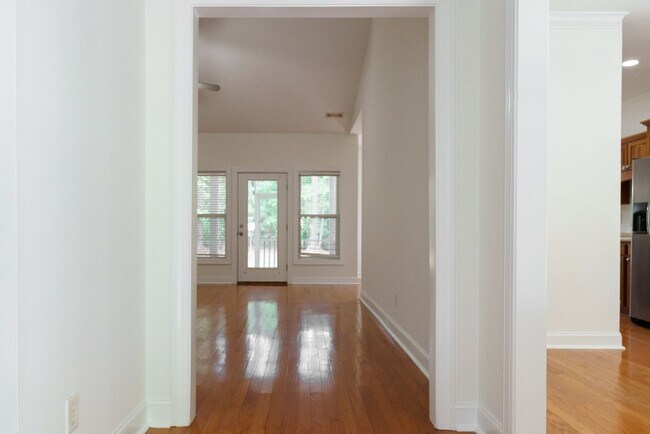 Building Photo - 49 Thomas Sumter St