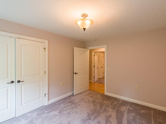 Building Photo - 2616 Greenport Dr