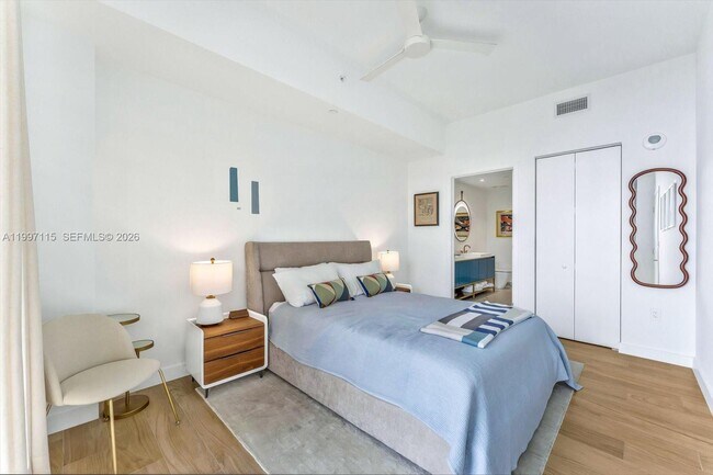 Building Photo - 2678 Tigertail Ave