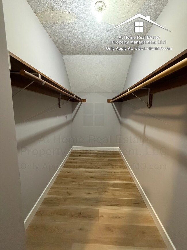 Building Photo - 2711 Mayflower Dr