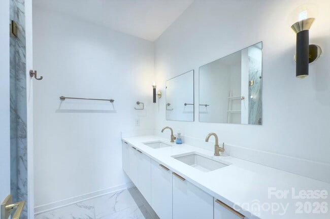 Building Photo - 2737 Shenandoah Ave