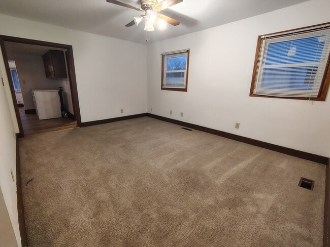 Building Photo - 242 S Adams St