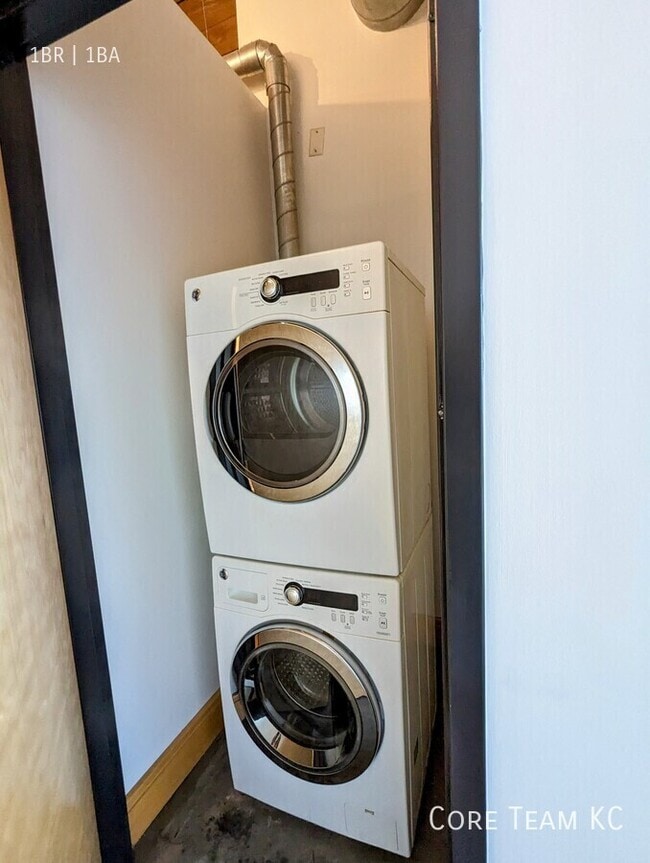 Building Photo - 382 W 22nd St