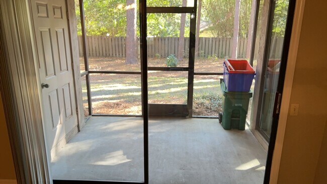 Building Photo - Great 2/2 In Woodcreek Village-Sublease