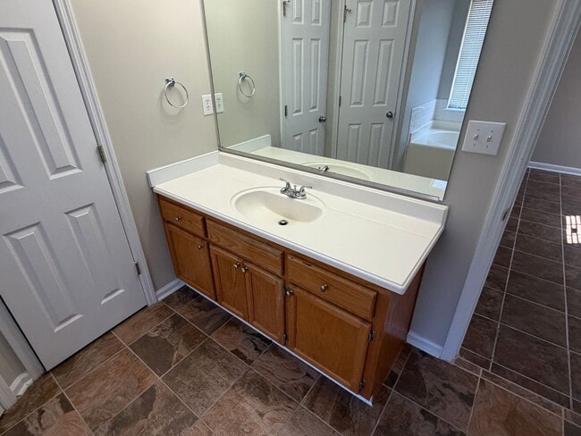 Building Photo - 4611 Shadow Moss Ct