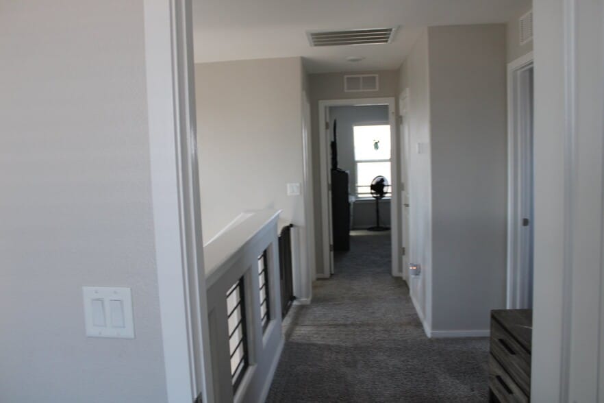 Building Photo - 13909 Summer View Ave