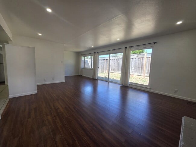 Building Photo - 3360 Los Prados St