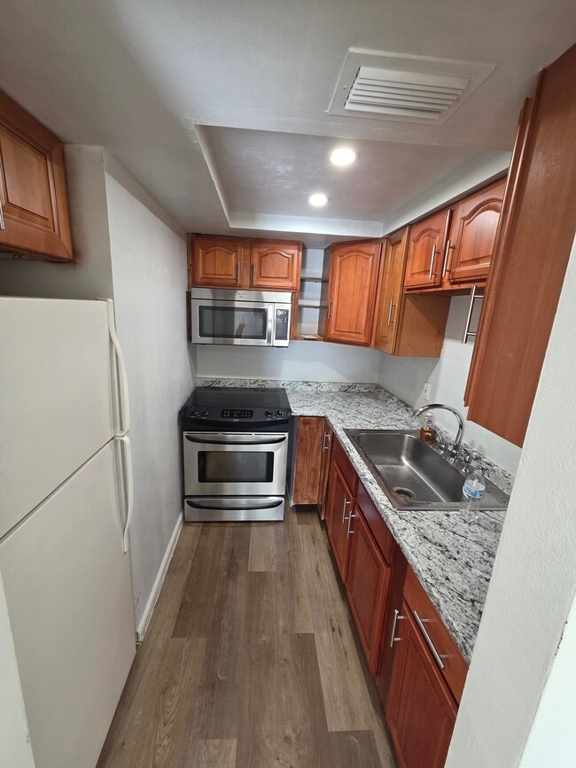 Building Photo - 224 SE 9th Ave