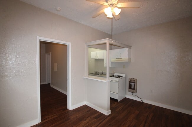 Building Photo - Coming Soon! Cozy 1 Bedroom, 1 Bath in Tyler!