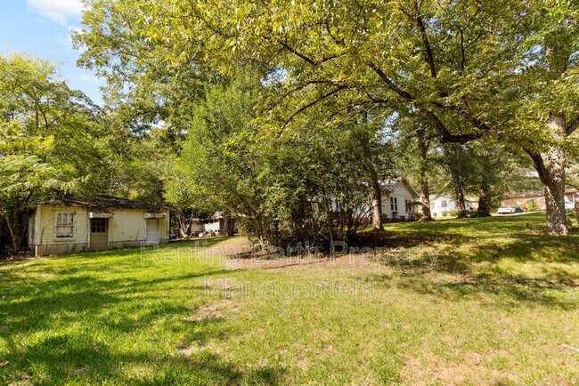 Building Photo - 405 Swann Dr