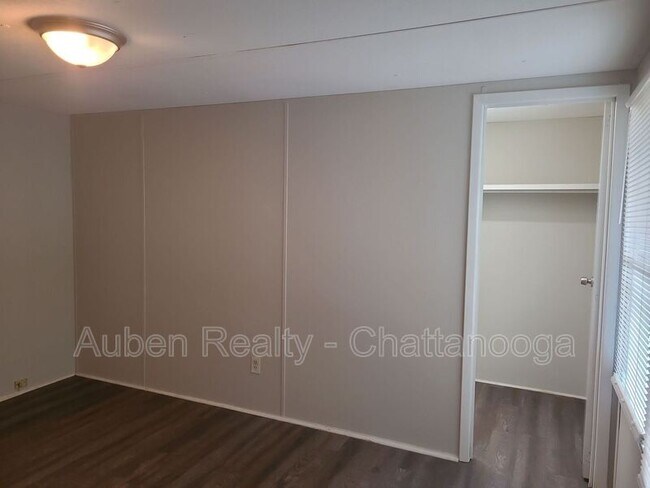 Building Photo - 1029 Grays Dr
