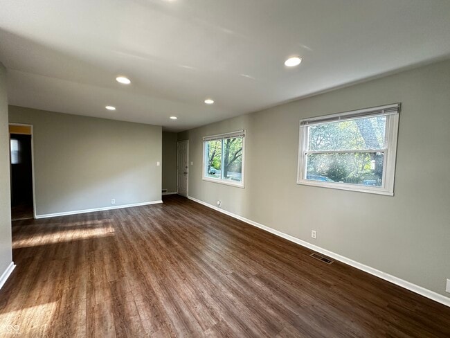 Building Photo - 5640 Crittenden Ave