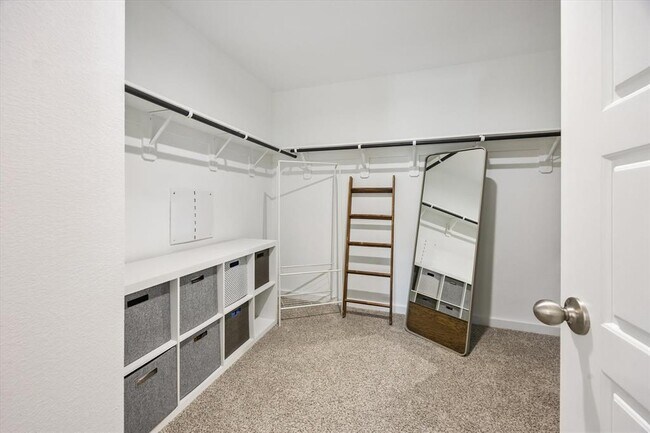 Building Photo - 3215 Creston Gate Dr