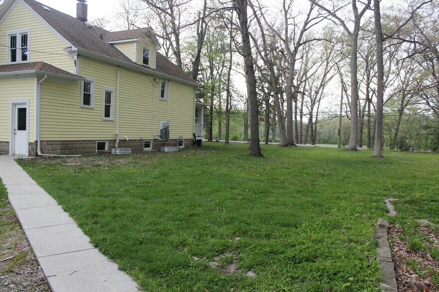 Building Photo - 11627 Burr St