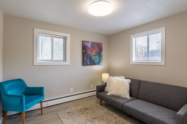 Building Photo - Highland Park Apartments; Renovated Deluxe...