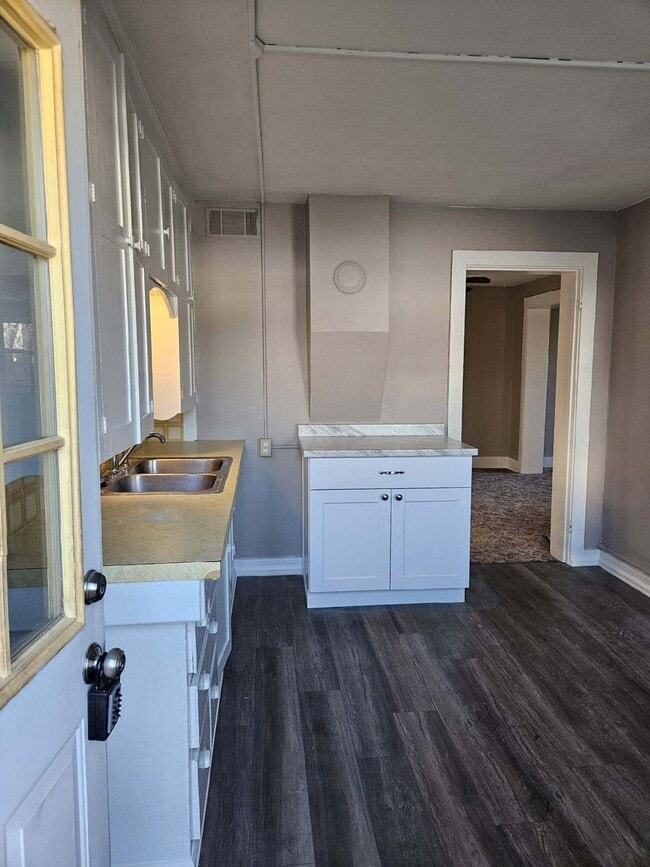 Building Photo - 539 S McKinley St