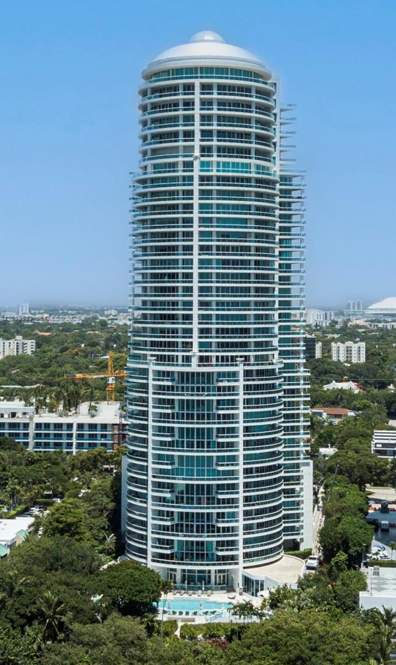 Building Photo - 2127 Brickell Ave
