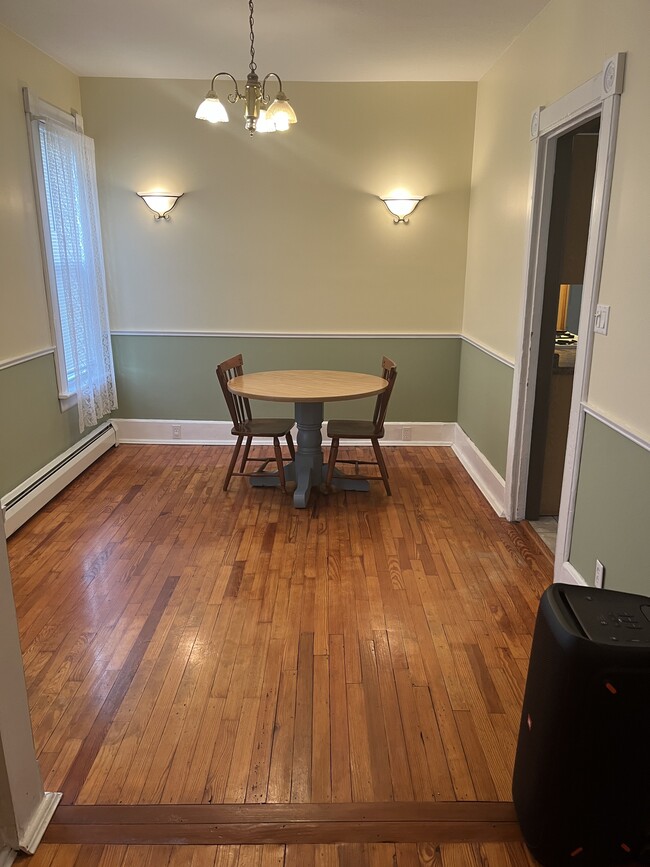 Dining room - 6 Squires St