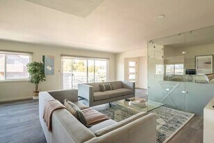 Building Photo - 570 Boden Way