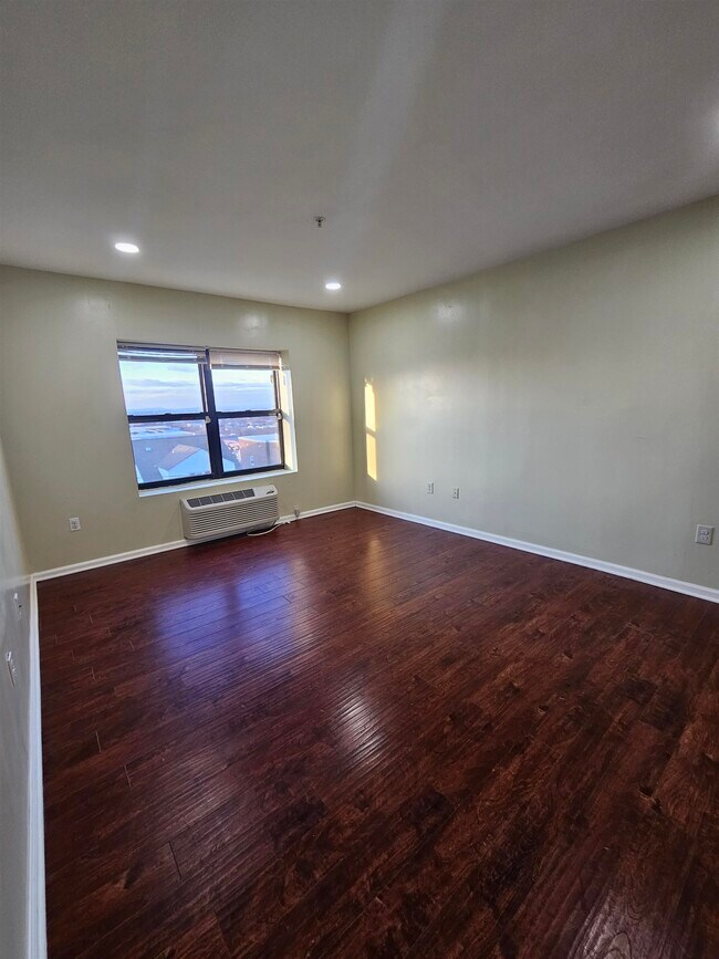 Building Photo - 8915 Bergenwood Ave