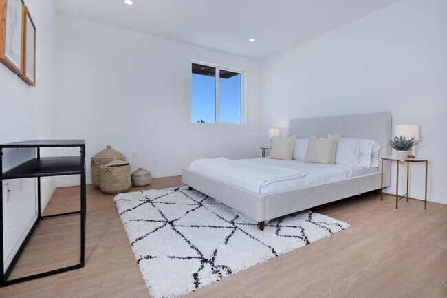 Building Photo - ~ 4 Bedroom 4 Bathroom Washer and Dryer in Unit Gated parking with EV Charging