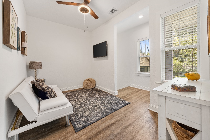 Building Photo - 600 Barnes St