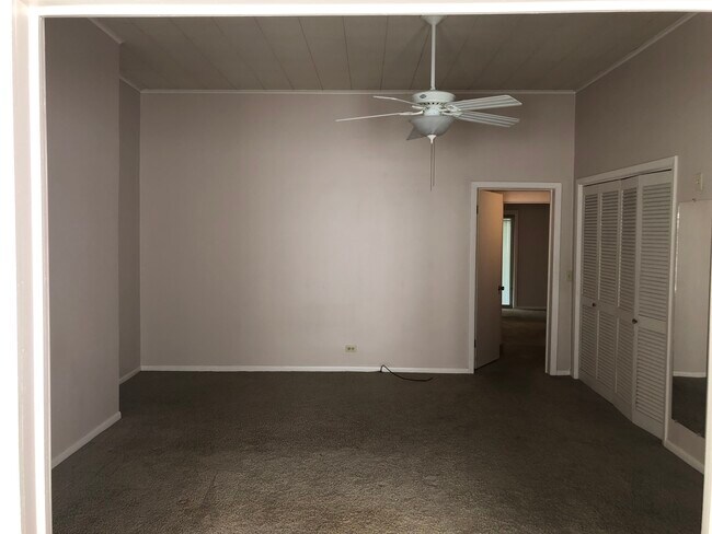 Building Photo - 716 W Georgia Ave