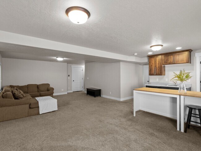 Building Photo - Beautiful Bluffdale home for rent!