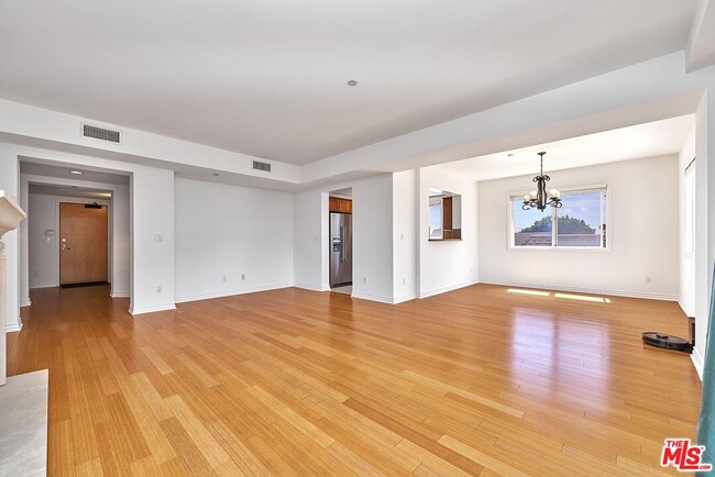 Building Photo - 2230 S Bentley Ave