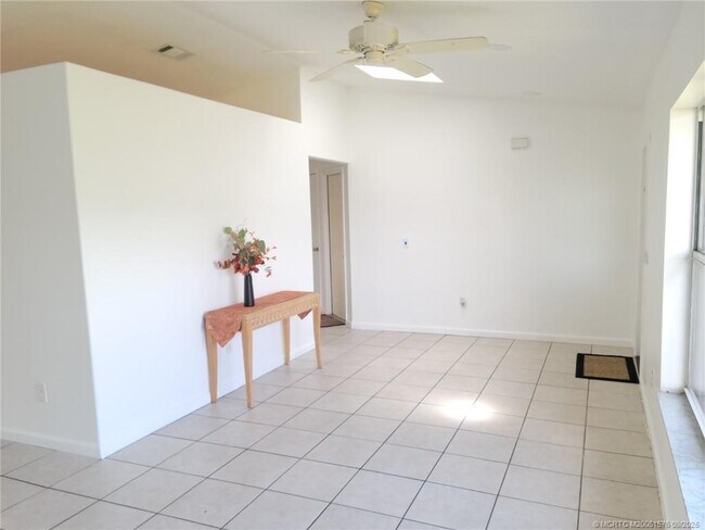 Building Photo - 3873 SW La Fleur St