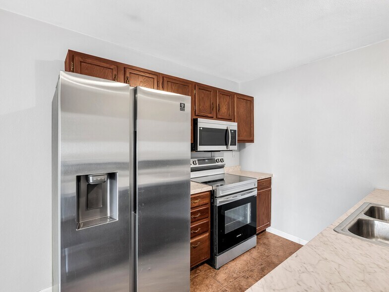 Building Photo - 106 Britanna Dr