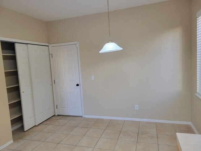 Building Photo - 3 Bedroom, 2.5 Bath Home with A/C - Availa...