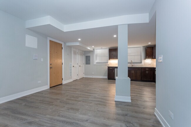 Building Photo - 921 Crain St