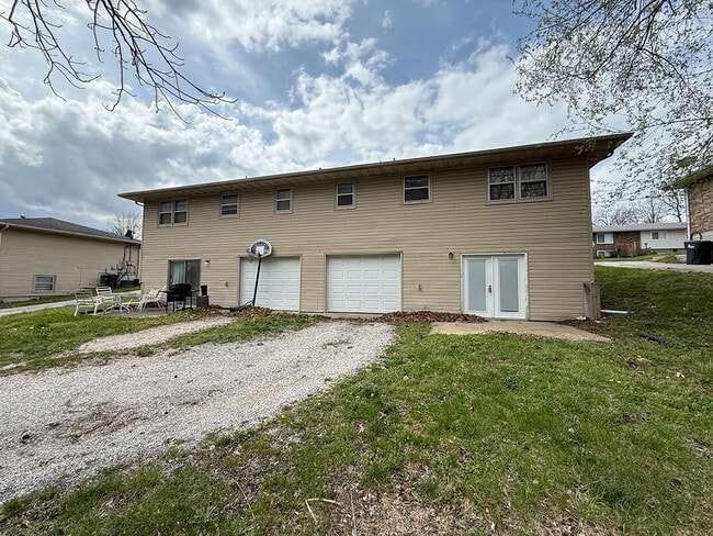 Building Photo - 1712 Garden Dr