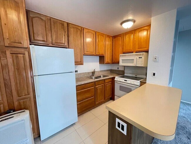 Building Photo - Comfortable, Convenient Living In Premier Mission Valley Complex