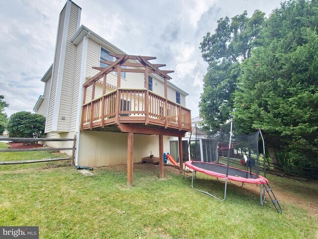 Building Photo - 10917 Outpost Dr