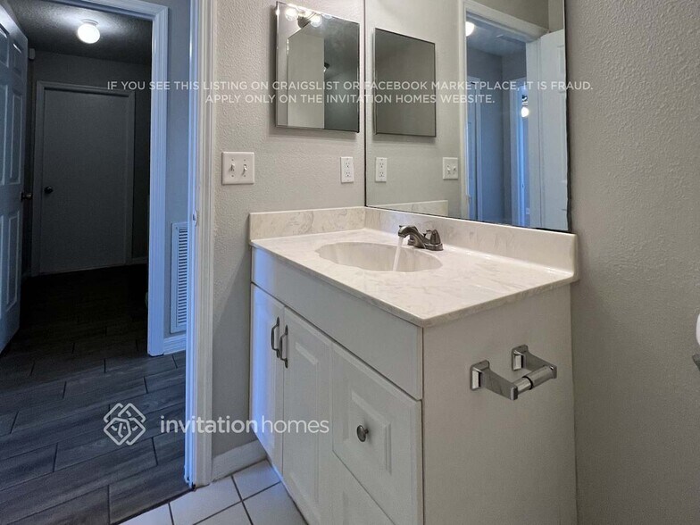 Building Photo - 5341 NW Aloha St