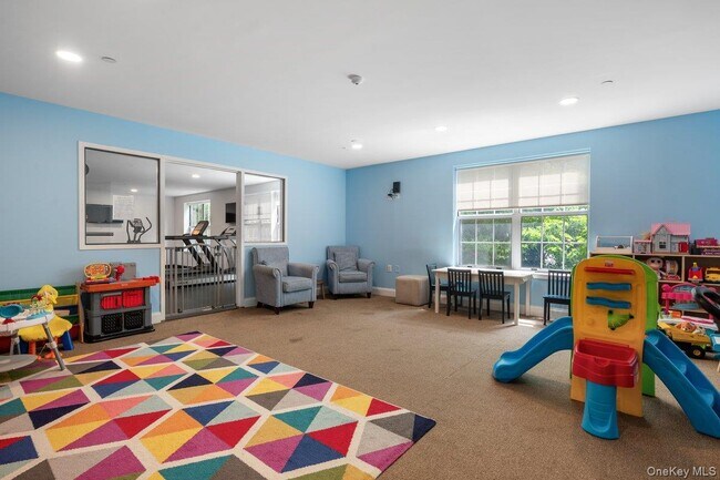 Building Photo - 10 Byron Pl