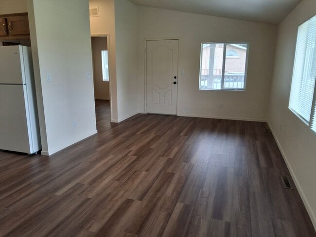 Building Photo - 0410