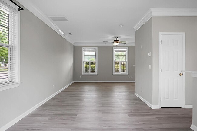 Building Photo - 209 Killarney Trail