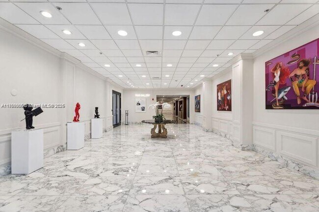 Building Photo - 5600 Collins Ave